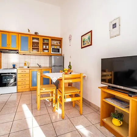 Apartment By The Sea Mandre, Pag - 13015 Kolan