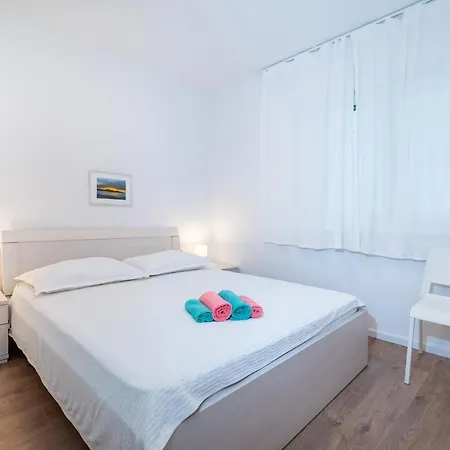 Apartment By The Sea Mandre, Pag - 13015 *