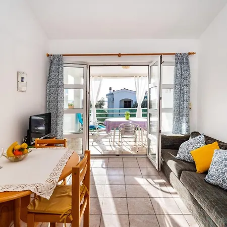 Apartment By The Sea Mandre, Pag - 13015 Kolan
