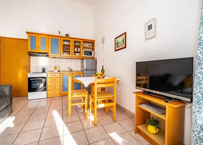 Apartment By The Sea Mandre, Pag - 13015 Kolan